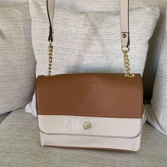 Anne Klein Status Link Oyster Crossbody NWT - Picture 3 of 9